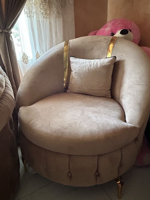 Два дивана с два фотьойла