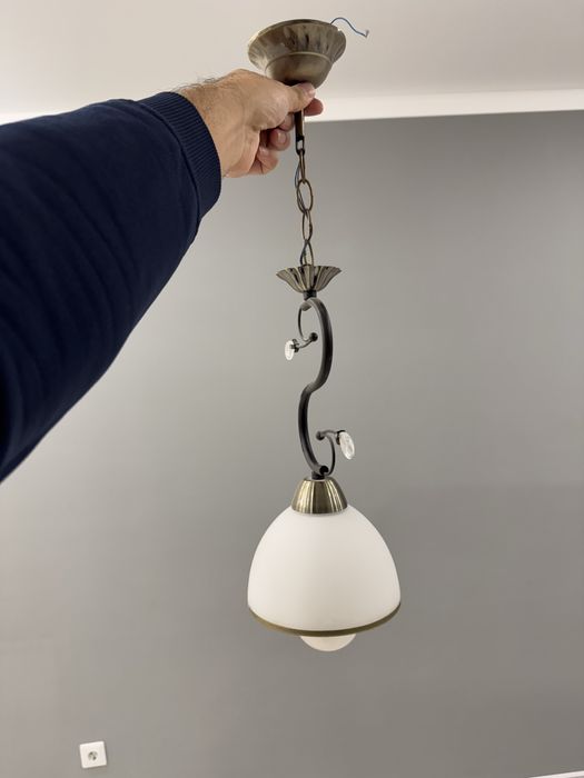 Продам люстры 3 шт.