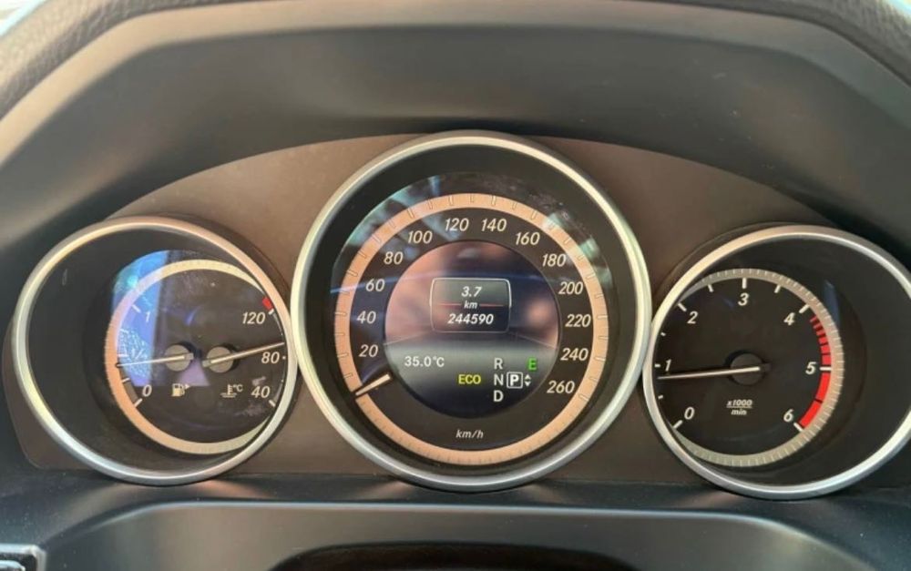 Mercedes-Benz E 200 E200 136кс