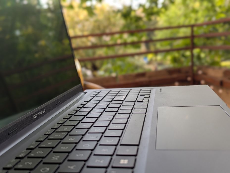 Laptop OLED Asus Vivobook 15.6", 16GB RAM, 1TB SSD, Ryzen 5 5600h