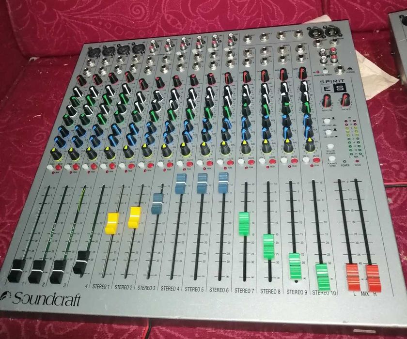 mixer Soundcraft Spirit ES, 8 canale stereo, 4 canale microfon