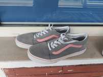 Vând încălțăminte de damă Vans