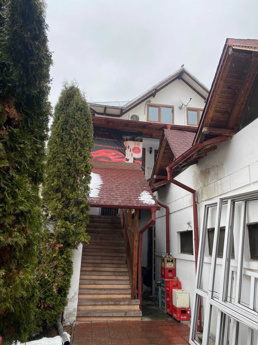 Vand afacere salon coafura cu casa ultracentral Campulung