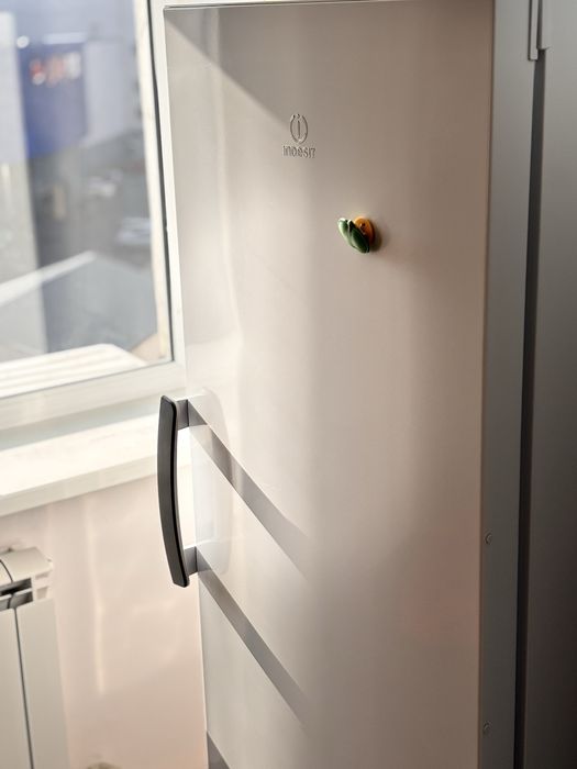 Морозильник 2м продам