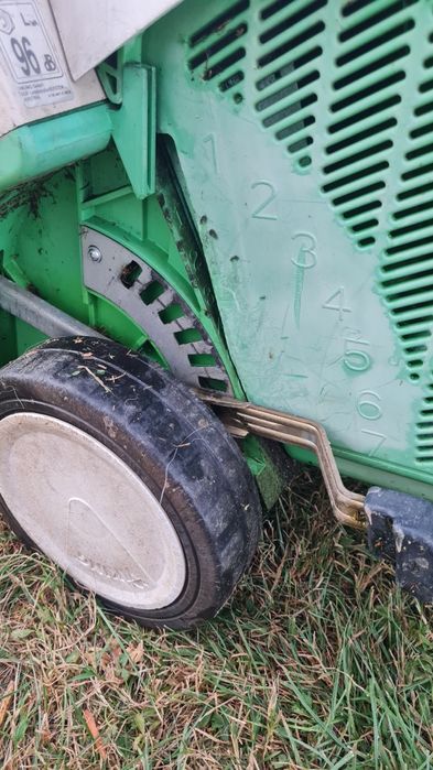 Vând mașină gazon VIKING model MB505MP