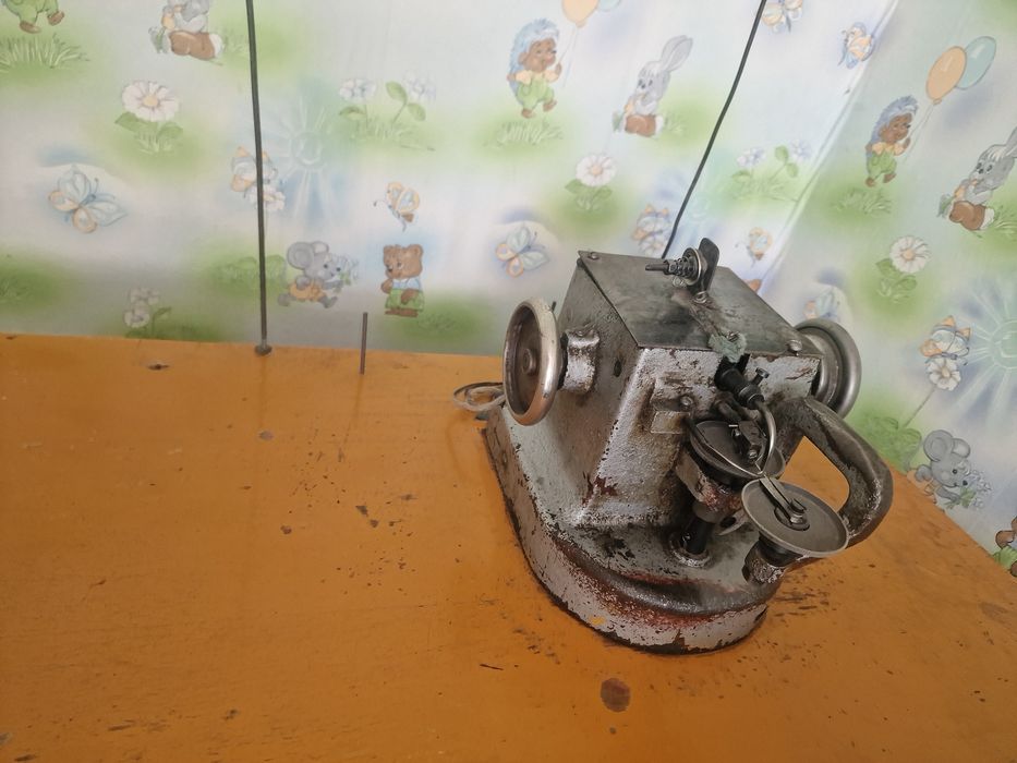 Продам швейную машину скорняк. Цена договорная