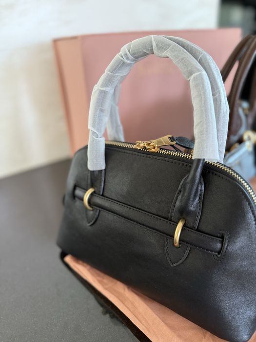 Miu miu чанта ест.кожа пълен комплект 299лв