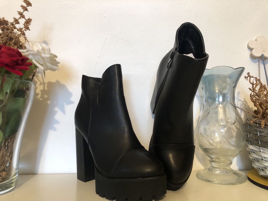 Vand botine cu toc de iarna