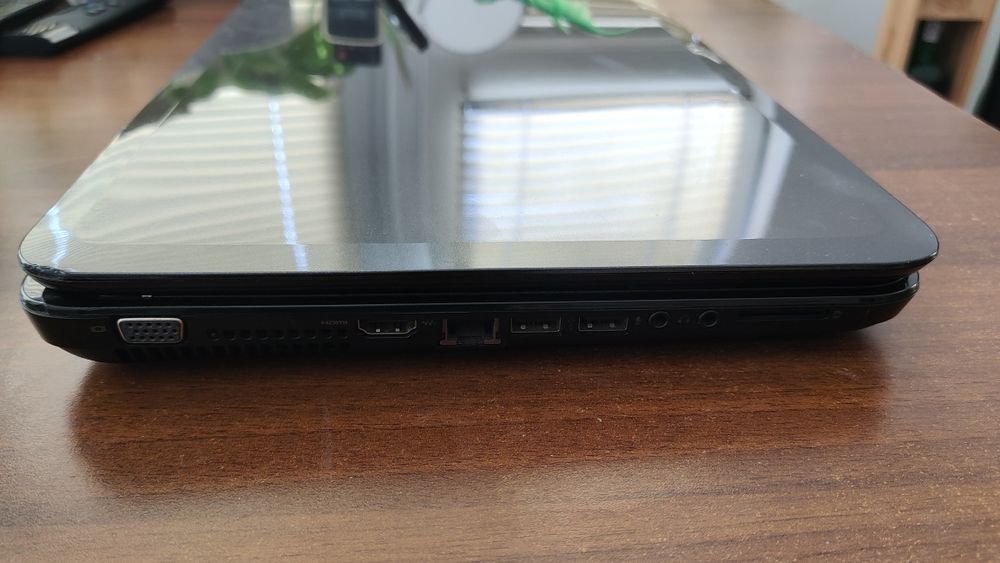 Лаптоп HP Pavilion G6 i5-3230 8GB Ram 1TB HDD Radeon 7630 1GB