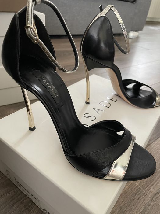 Обувки на ток Casadei