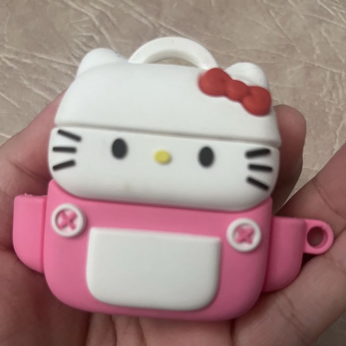 СРОЧНО продам чехол HELLO KITTY на airpods 1/2
