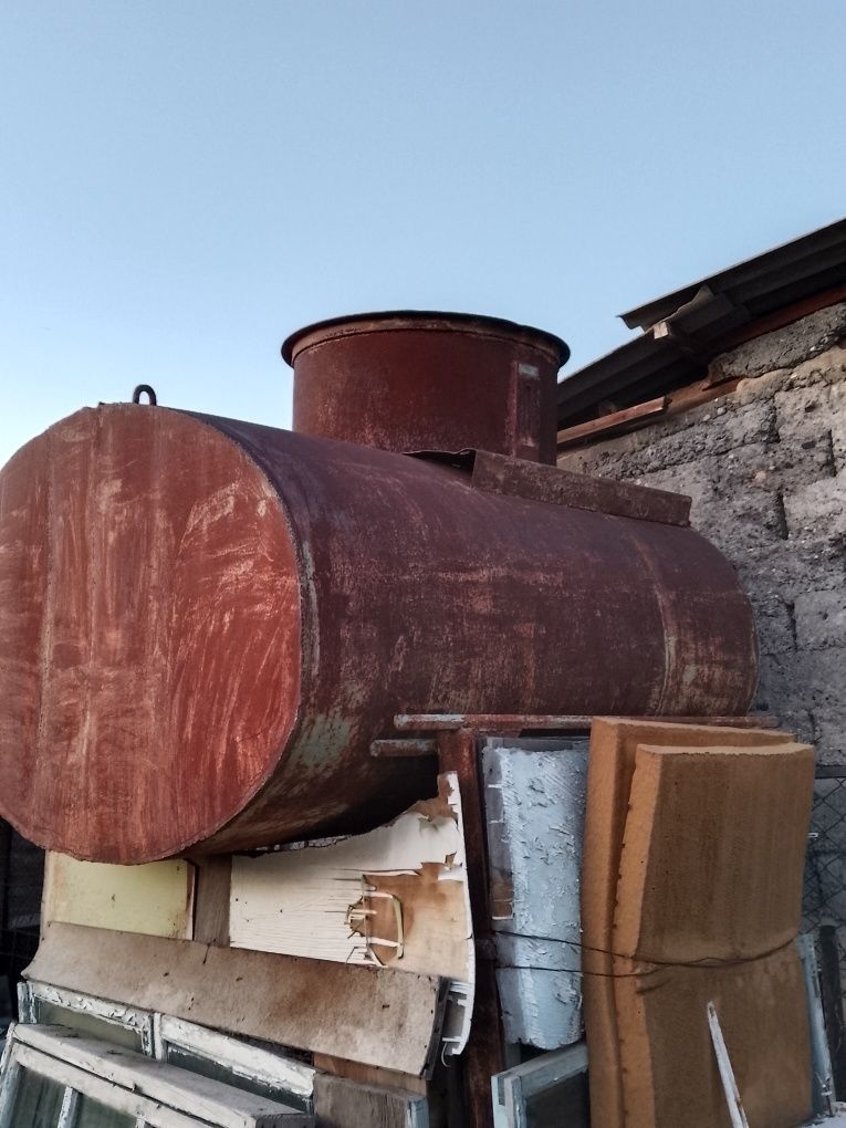 Продам бочку,цицерну металлическая