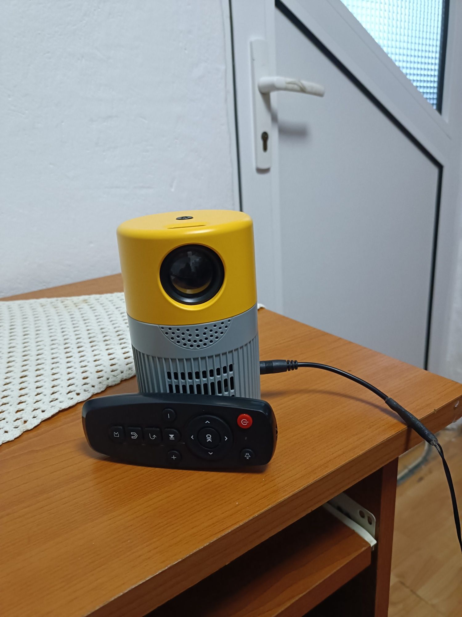 Mini video proiector