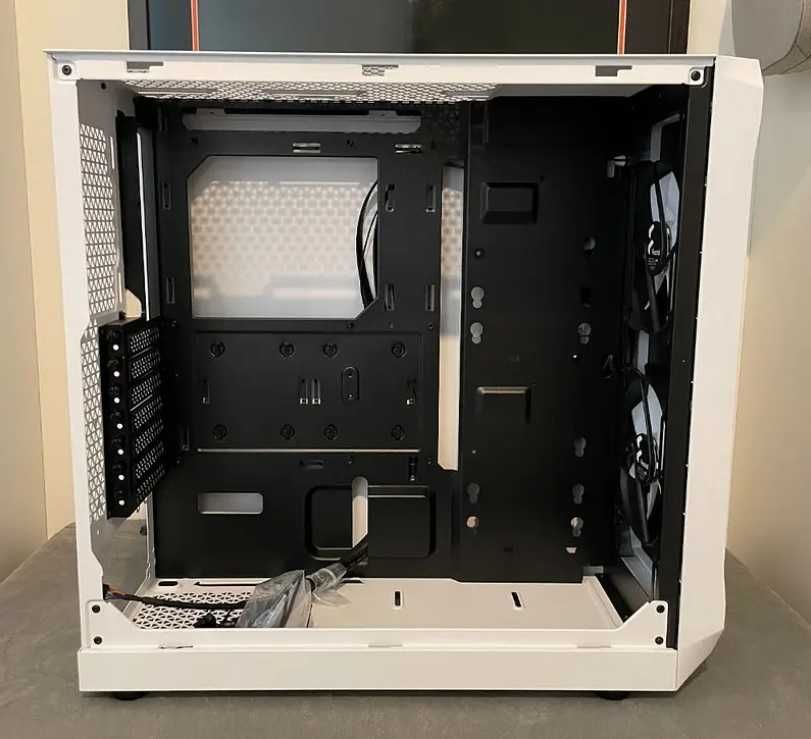 Кутия за компютър Fractal design Focus 2 (чисто нова)