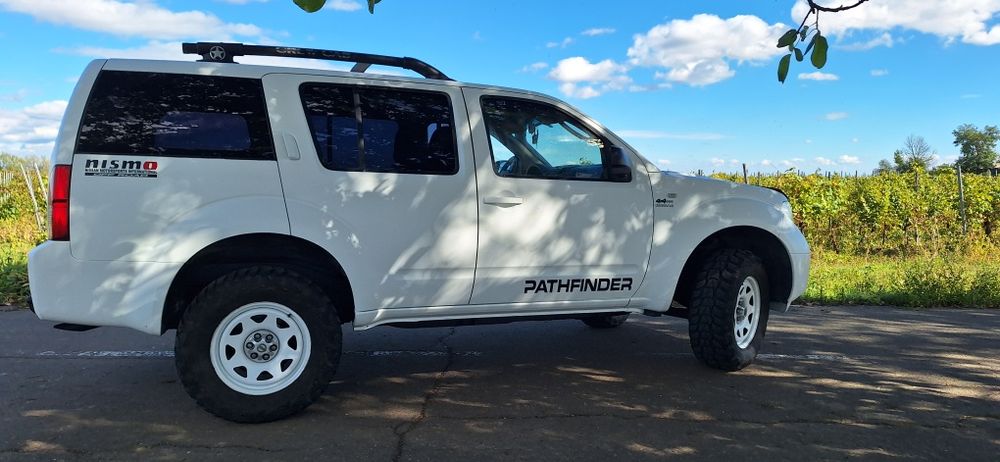 Nissan pathfinder (ca un patrol:) off road 4x4