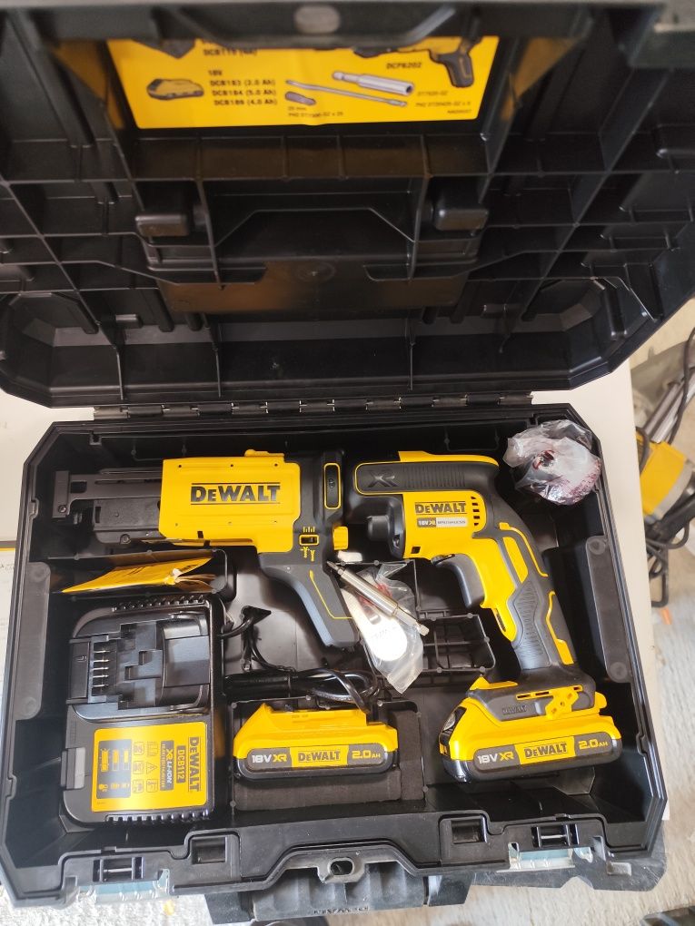 Безчетков винтоверт за гипсокартон Девалт DeWalt DCF620D2K