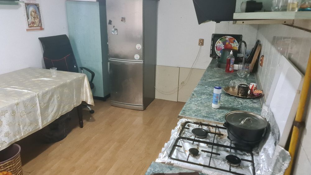 Casă cu 3 camere și curte de închiriat