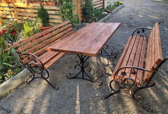 Vând diferite modele de bănci cu spătar sau fără spătar