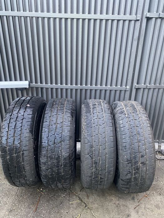 De vanzare 4 anvelope MS 215/65R16C cu jante de tabla