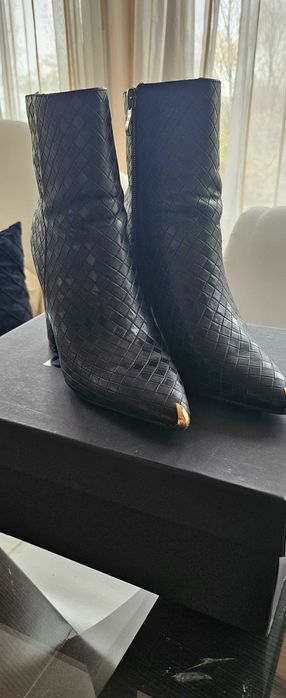 Нови боти с дебел ток