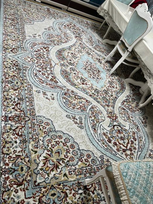 Продам очень хороший щелковыц ковер