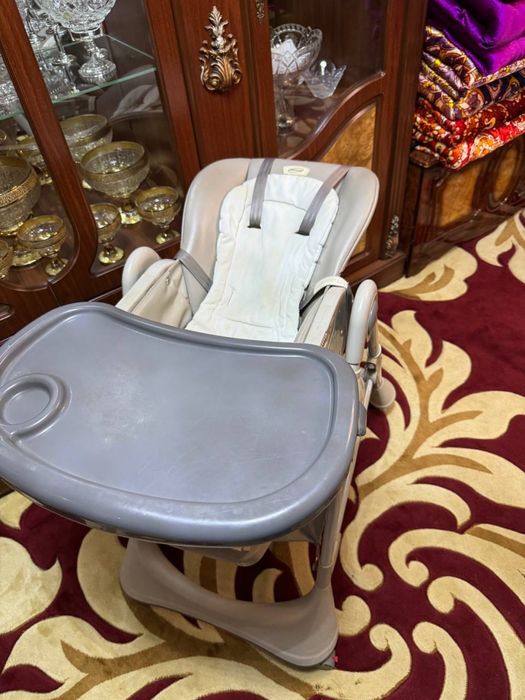 Болаларни овқатлантириш учун стульчик