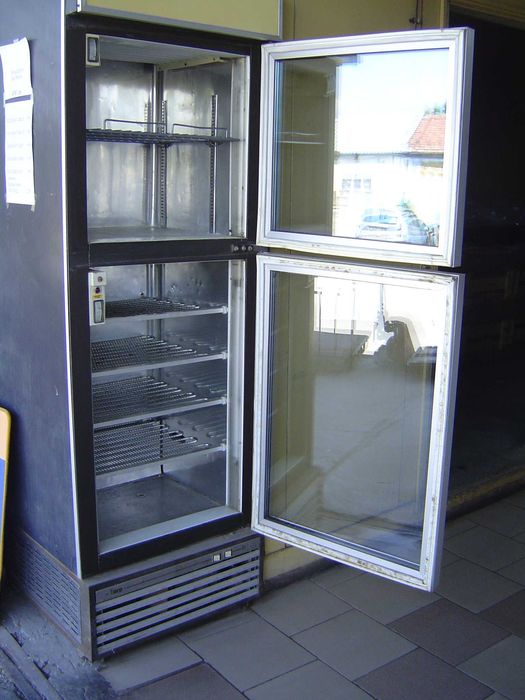 хладилна витрина вертикална
