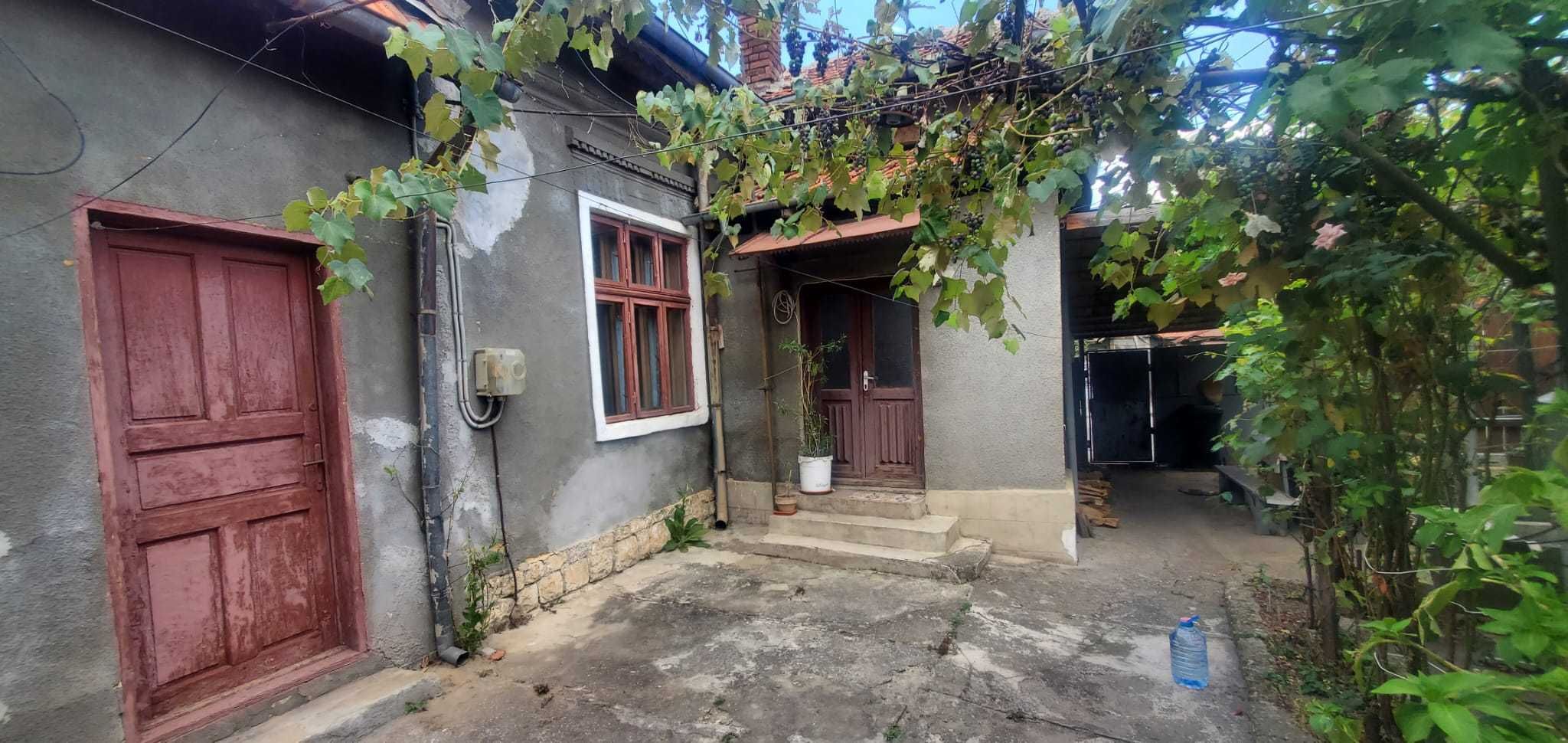 Casă amplasată pe un teren de 280mp cu potential comercial pe str Orly