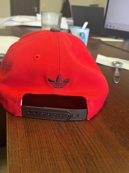 Баскетболна шапка Adidas Originals на Chicago Bulls