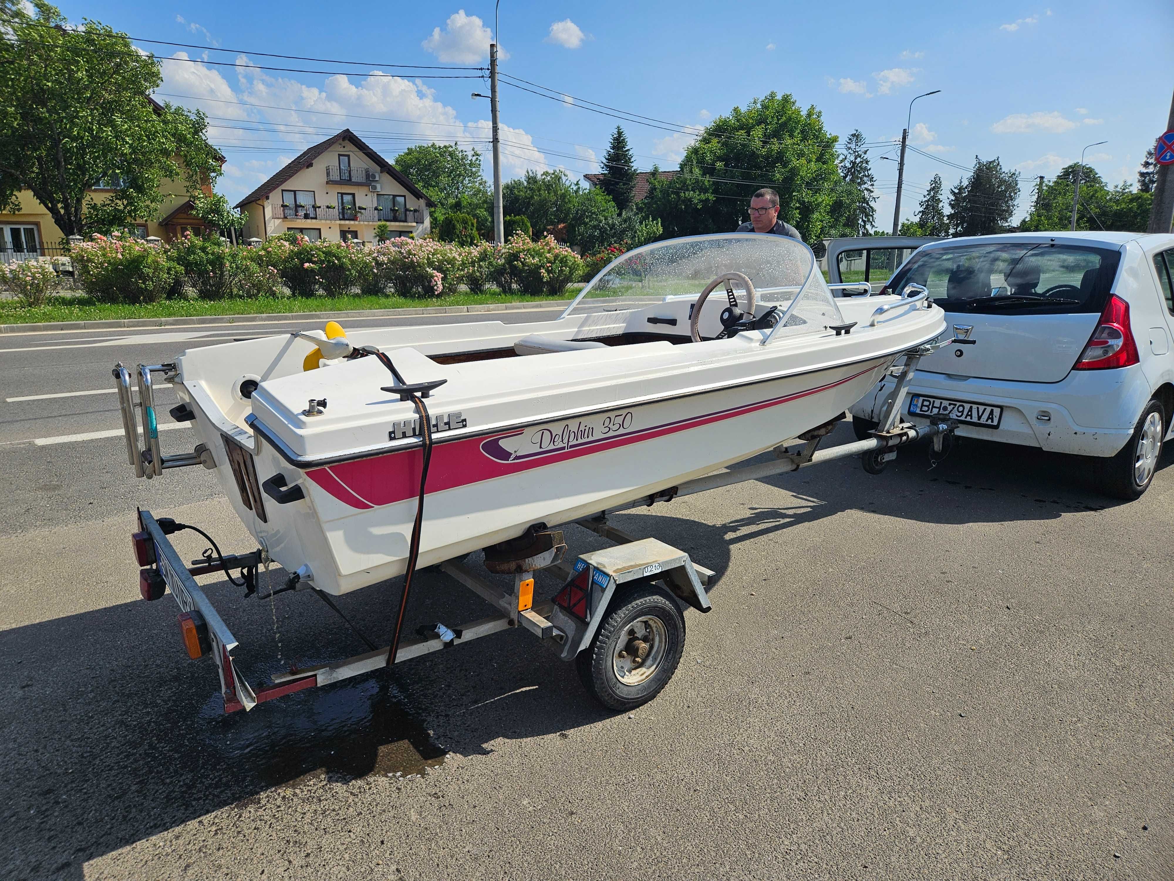 Barca cu peridoc și motor 4cp