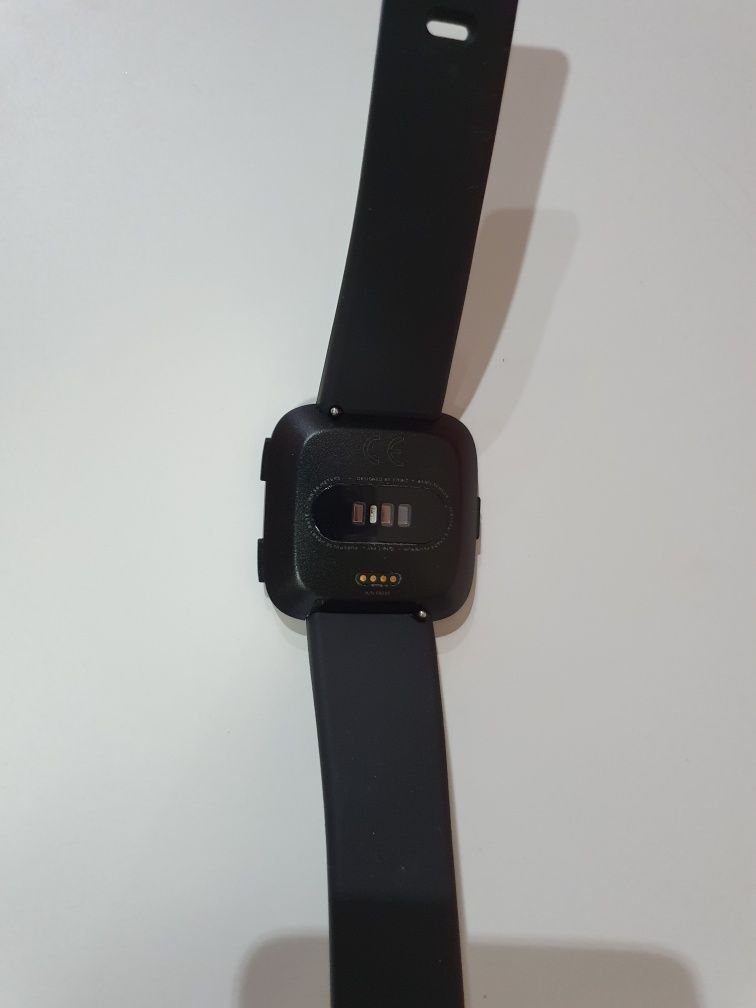 Fitbit Versa 2 curea silicon nouă si curea metalică