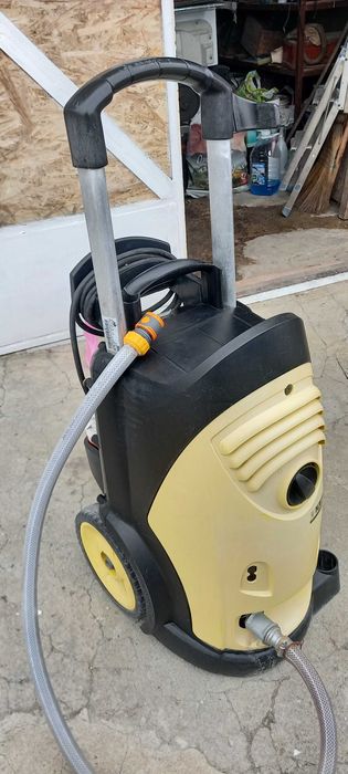 Професионална водоструйка karcher,въртящо рамо и пистолет.