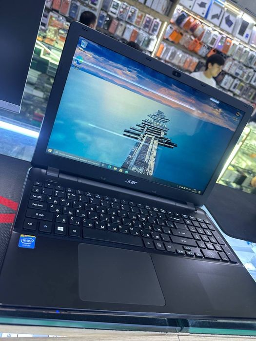 Notebook sotiladi Acer laptop