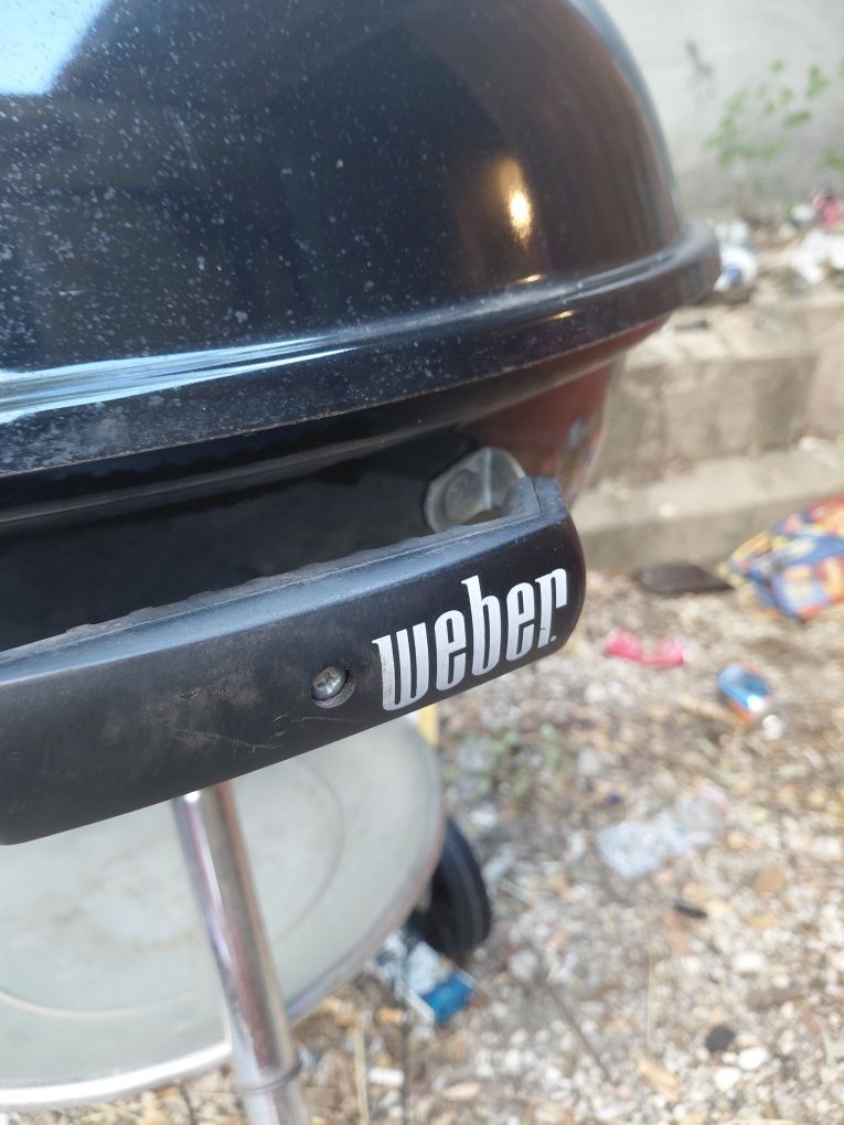 Барбекю на дървени въглища Weber