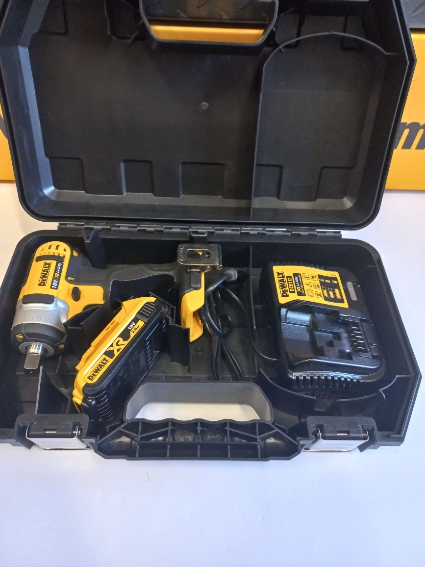 Гайковерт DeWalt DCF880,Батерия 2Ah,Зарядно DCB112 и куфар