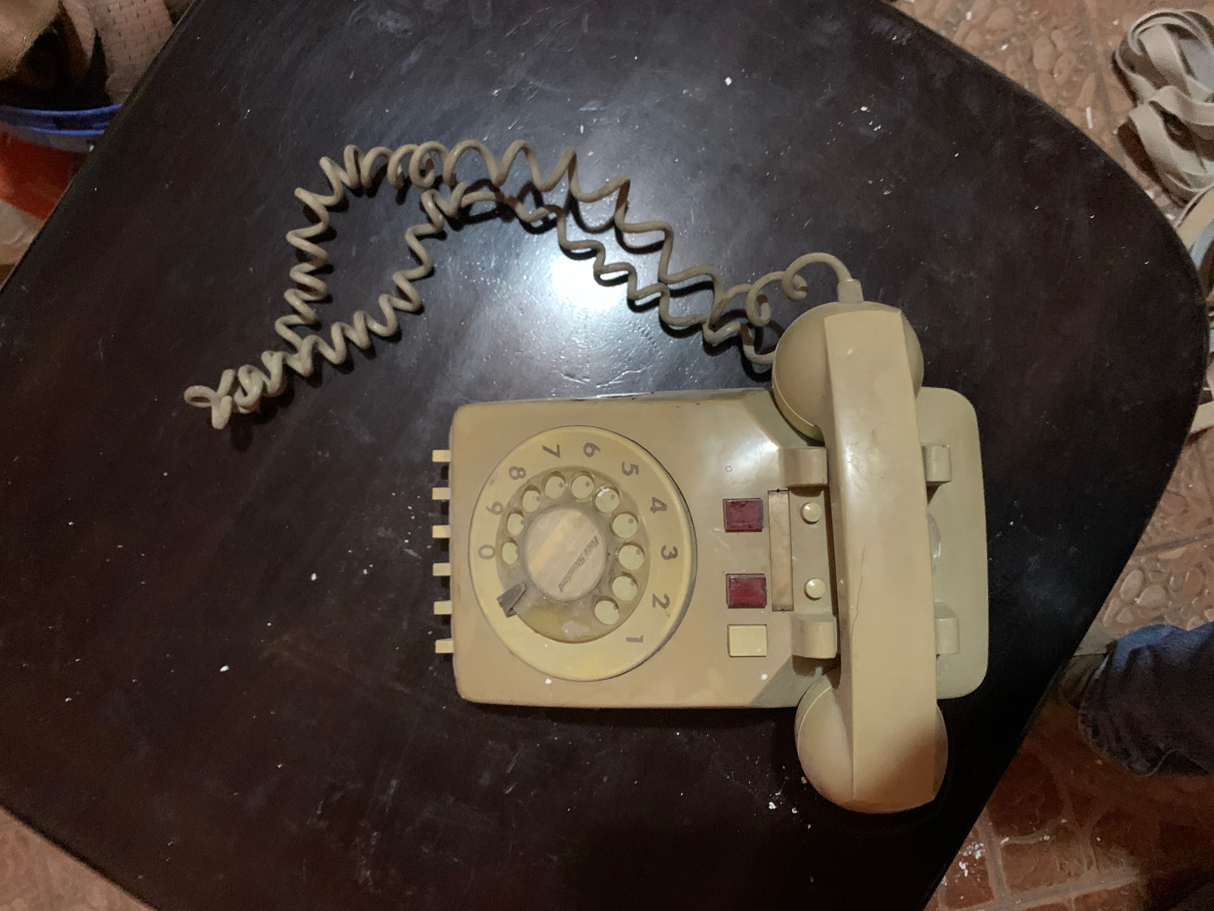 Vând telefon vechi