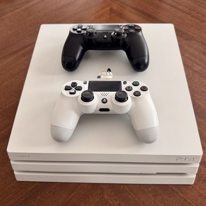 Playstation 4 / PS4 PRO, 2 controller, full box, accesorii