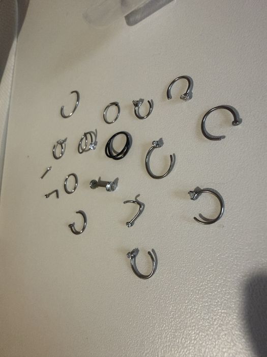 Set modele diferite de piercinguri