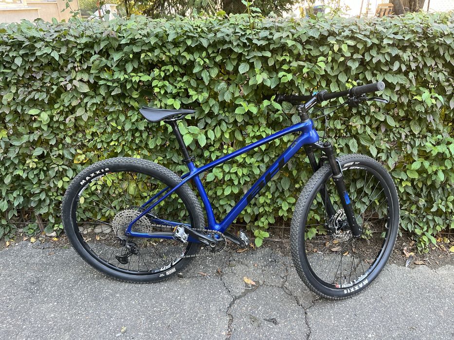 Vând bicicletă MTB 29’, carbon,