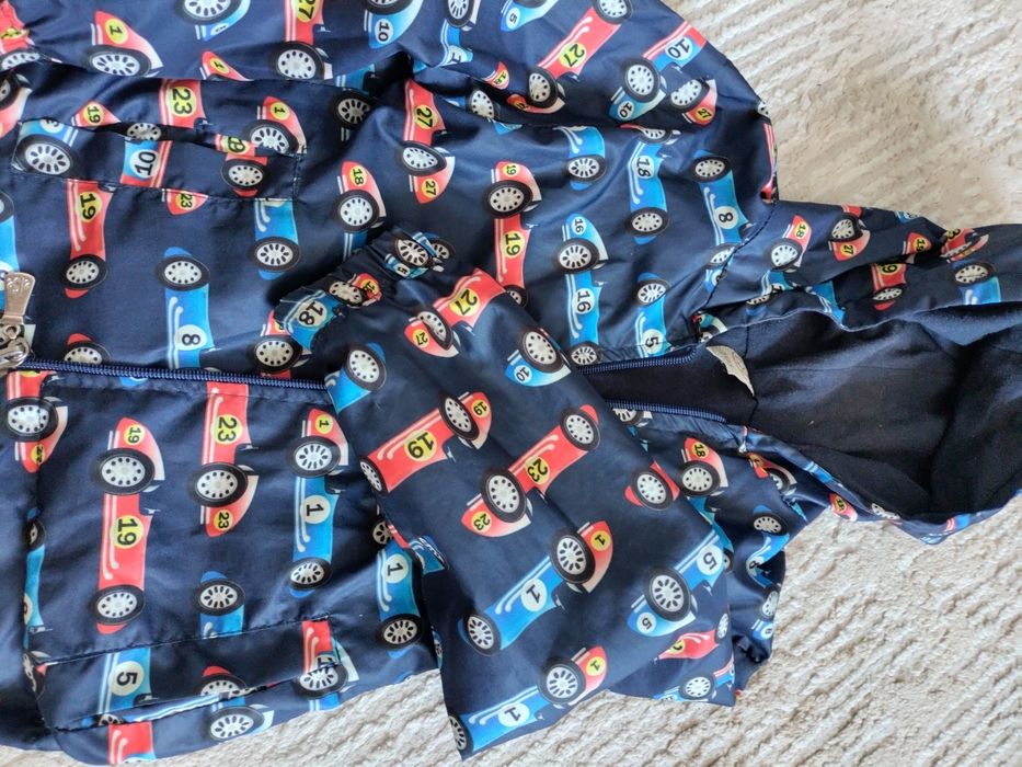 Продам ветровку детскую