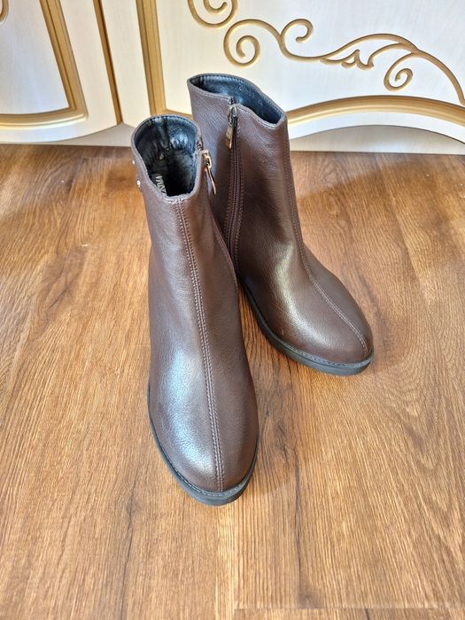 Сапоги ( новые) темно коричневый
