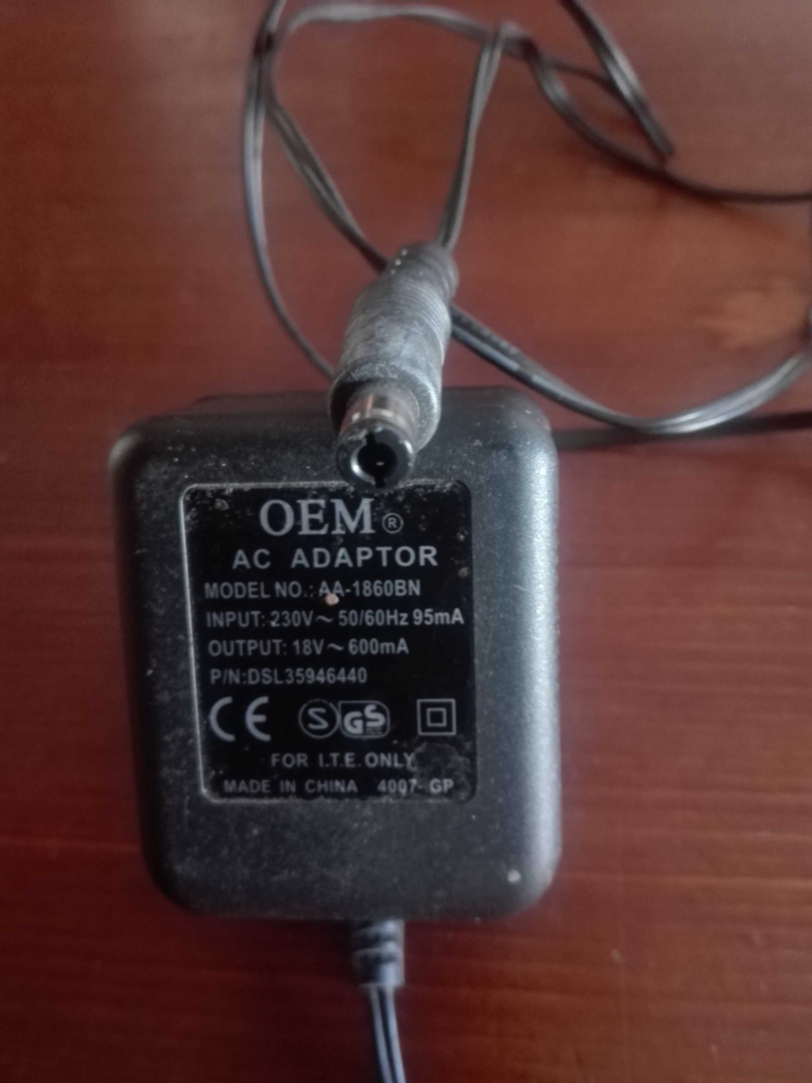 Adaptor 18V 600 mA