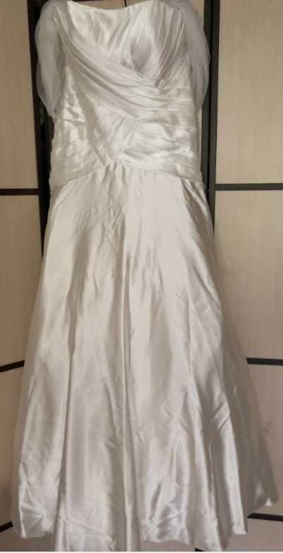 Сватбена рокля Lillian West -- бутикова, високо качество