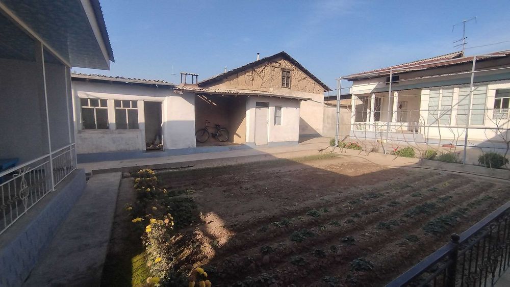 Ховли Сотилади 2 томони куча  Уй Куришга Ер нархда 8 сотик Кибрай рн