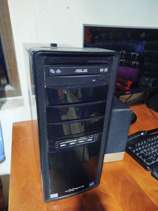 ASUS i7 8GB/1TB GTX 970