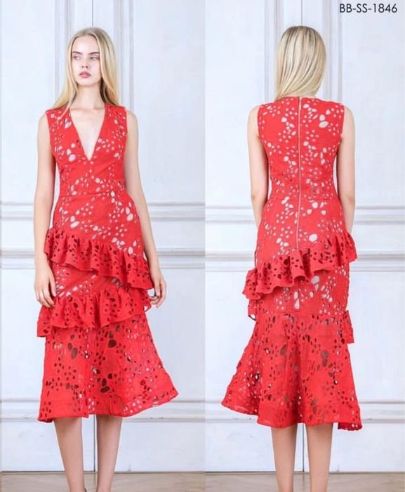 нежное красное платье