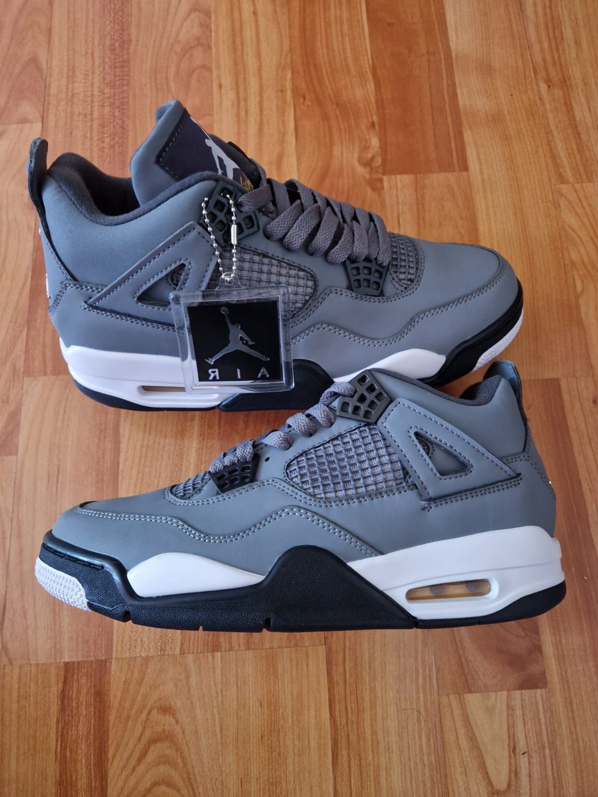 Adidași Jordan retro patru