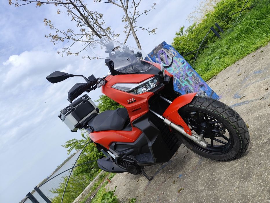 Vând urgent!!Scuter linhai adv 125 cm  garanție 1 an și 9 luni
