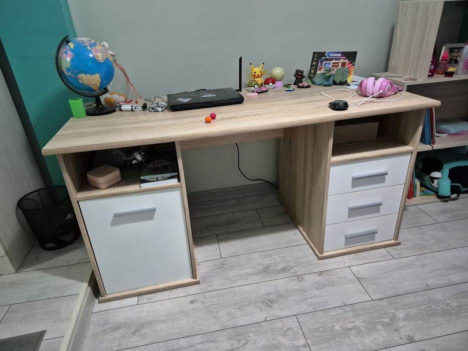 Голямо бюро с чекмеджета