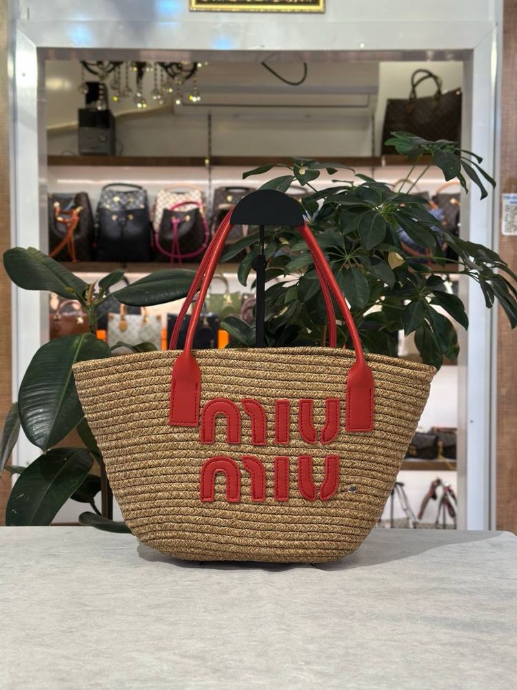 Geanta Miu Miu Noua !!! Dimensiuni 43/21 !!!